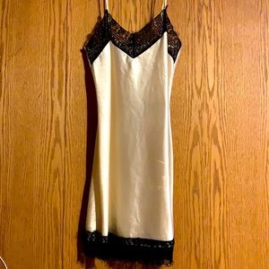 FASHION NOVA NIGHT GOWN